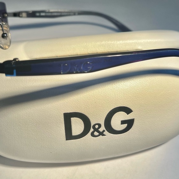 DOLCE & GABANNA Sunglasses with case. - Picture 3 of 3